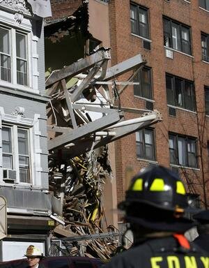 Crane Collapses in Manhattan, New York - 4 People Dead