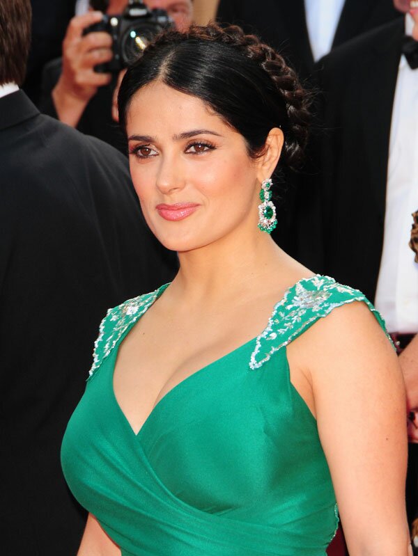 Salma Hayek is Losing her Fake Eyelash in Cannes (pic)