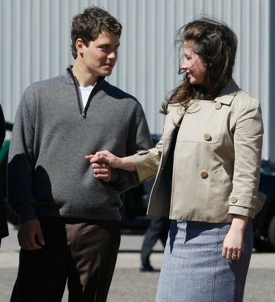 Levi Johnston and Bristol Palin Holding Hands - Image