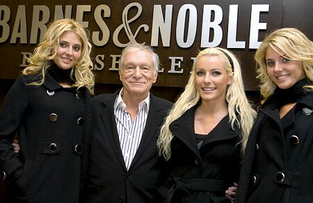 Crystal Harris next to Hugh Hefner, Shannon Twins on the Sides