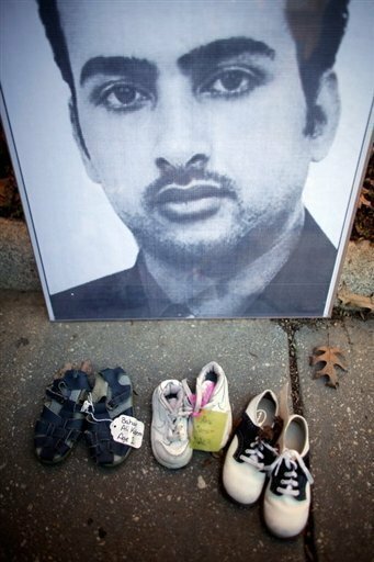 Muntazer al-Zaidi Iraq Gets Three Years in Jail for Throwing Shoes at George Bush