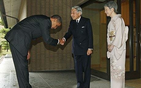 Barack Obama Bows to Japanese Emperor Akihito and Empress Michiko (photo)