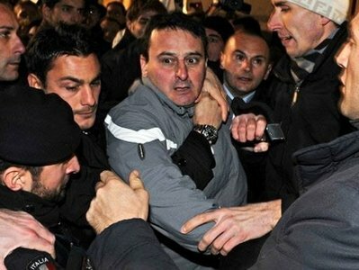Massimo Tartaglia Punched Silvio Berlusconi in the Face, Blood All Over
