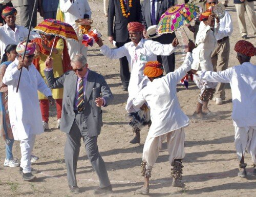 Prince Charles Dancing with Villagers in Tolasar, India (photo)