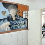 Rio de Janeiro Drug Lord Alexander Mendes da Silva Had a Large Mural of Justin Bieber on the Wall in Alemao